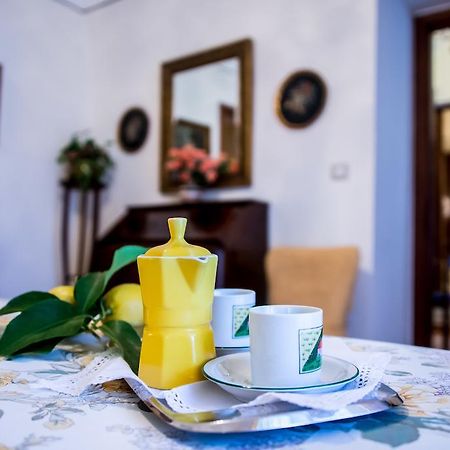 Il Giglio Rosso Apartment Naples Bilik gambar