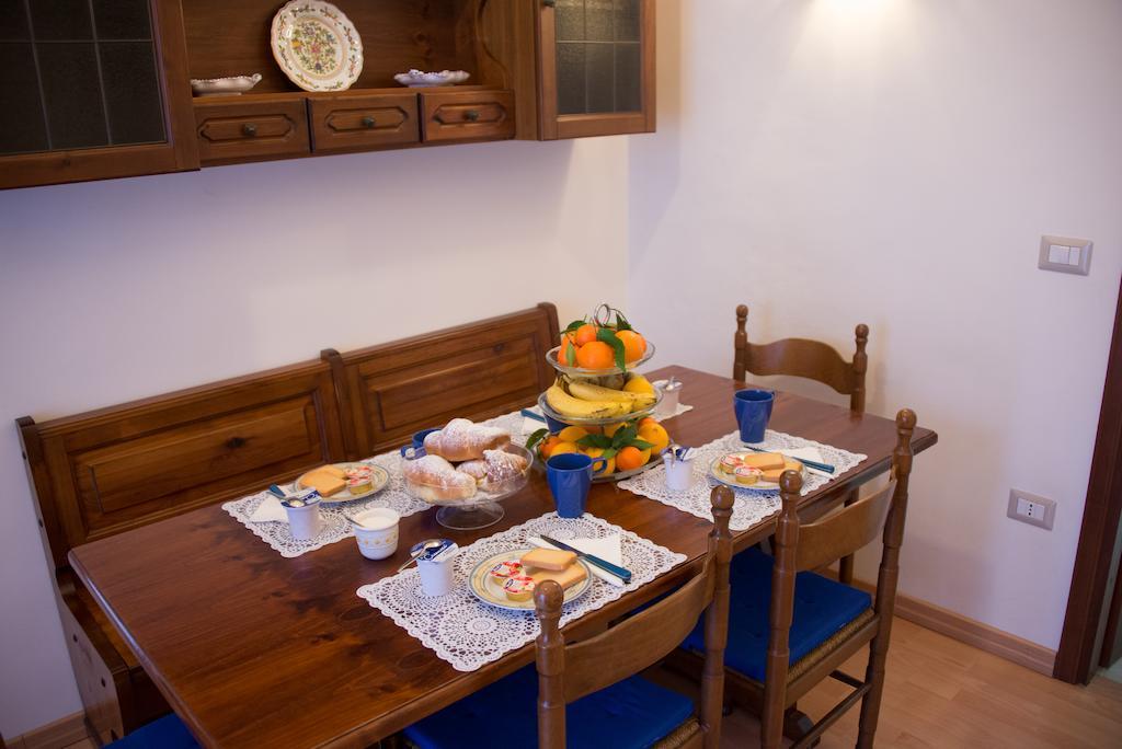 Il Giglio Rosso Apartment Naples Bilik gambar