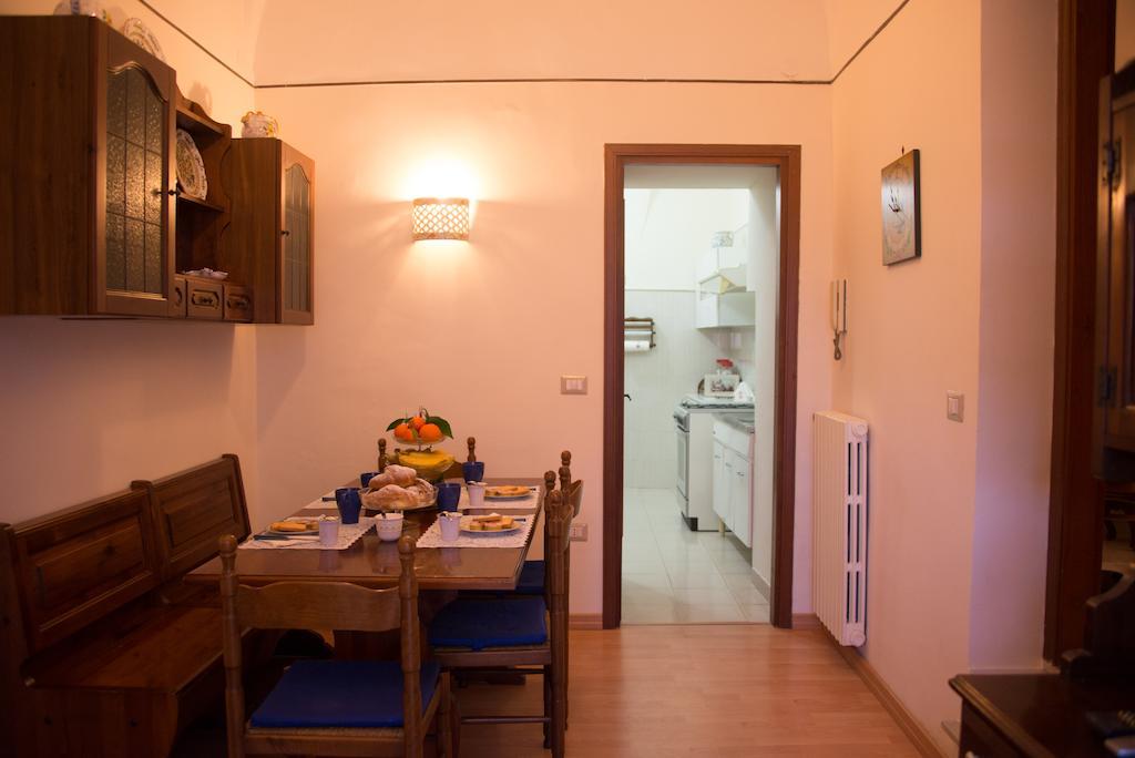 Il Giglio Rosso Apartment Naples Bilik gambar