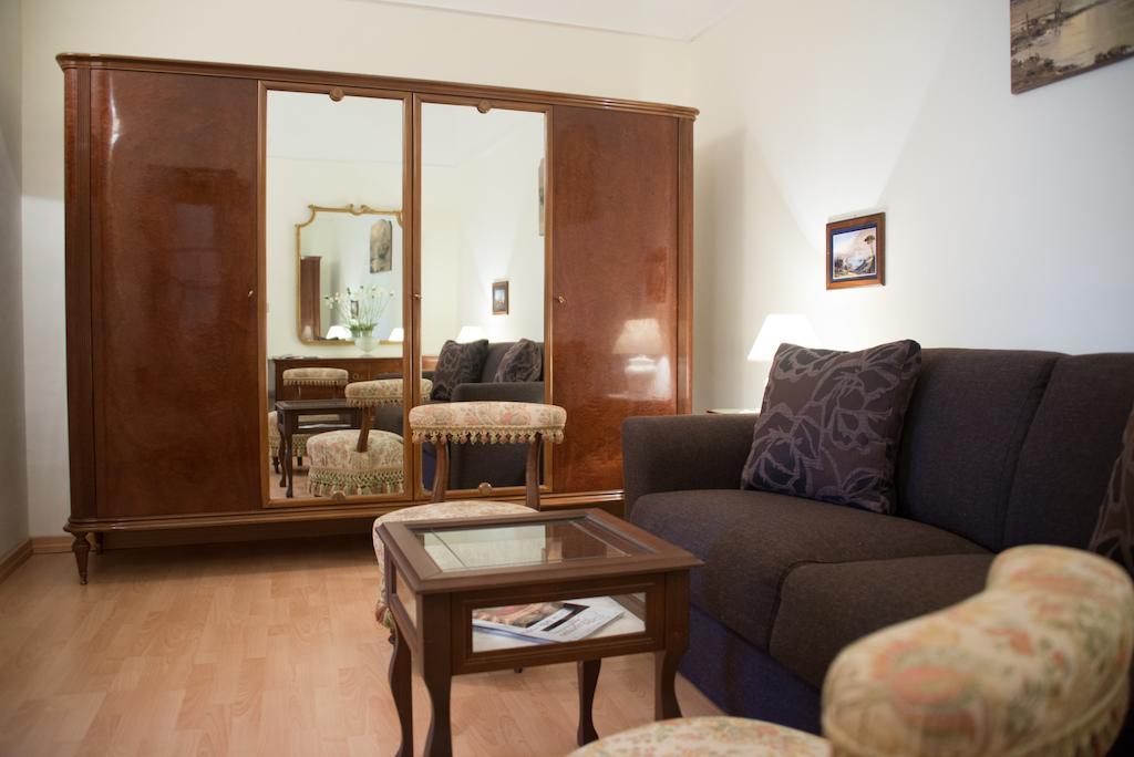 Il Giglio Rosso Apartment Naples Bilik gambar