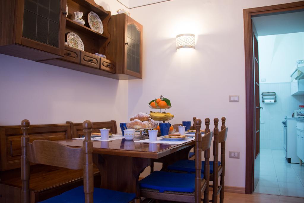 Il Giglio Rosso Apartment Naples Bilik gambar