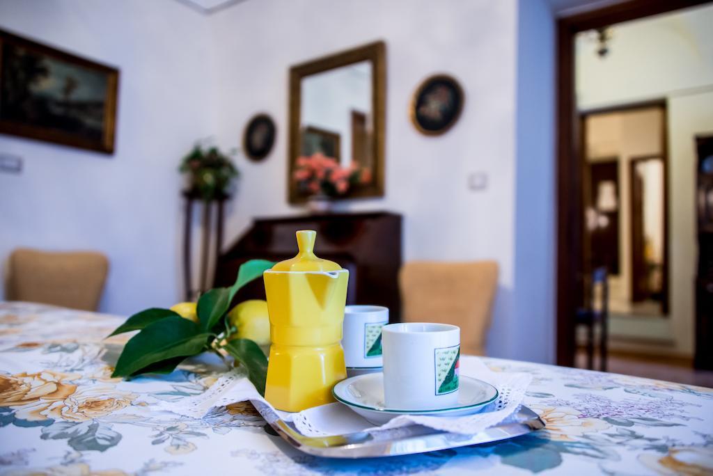 Il Giglio Rosso Apartment Naples Bilik gambar