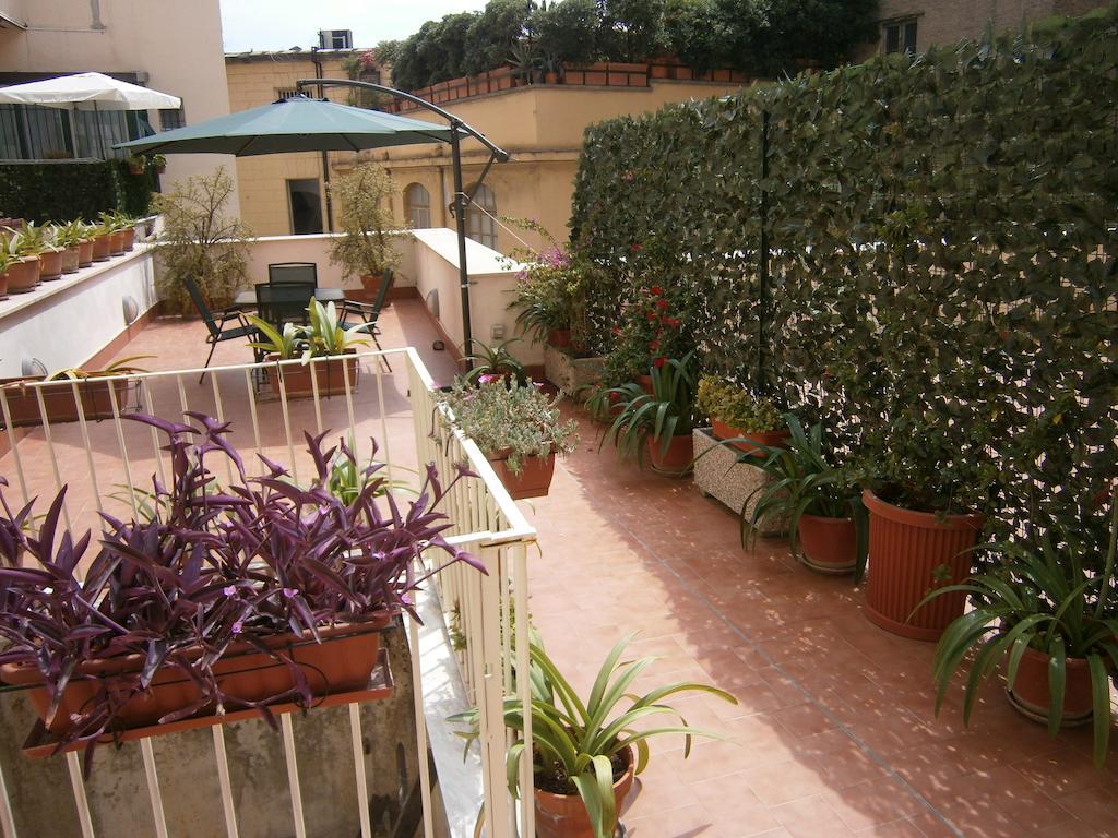 Il Giglio Rosso Apartment Naples Bilik gambar