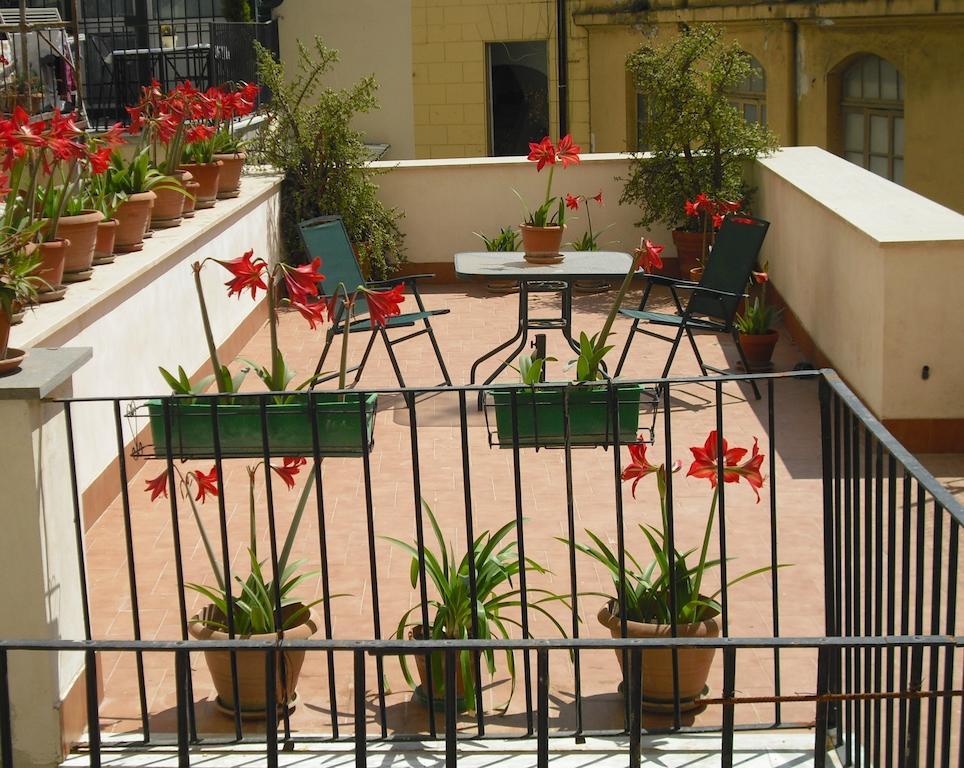 Il Giglio Rosso Apartment Naples Bilik gambar